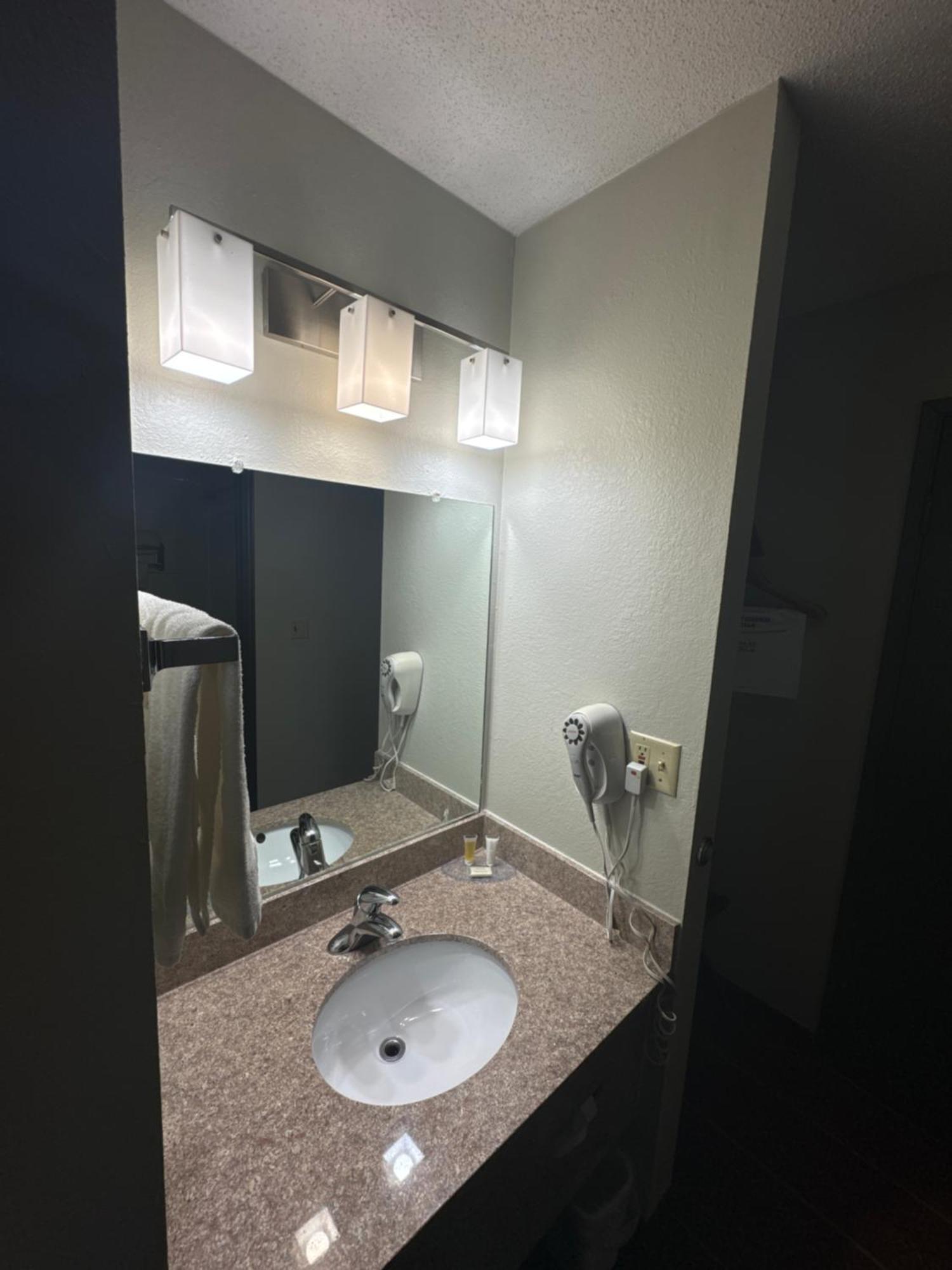 Days Inn By Wyndham Salina I-70 Luaran gambar