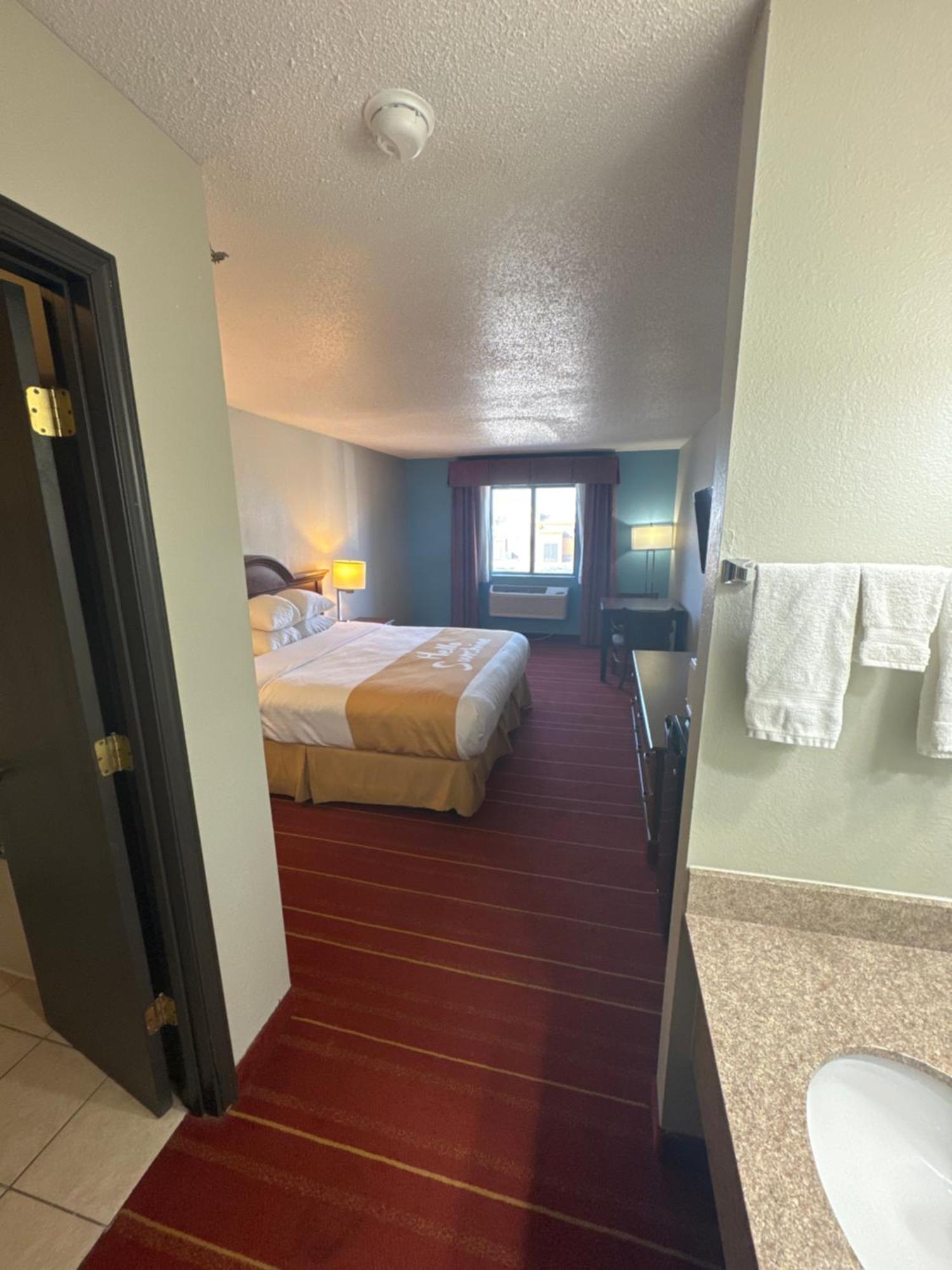 Days Inn By Wyndham Salina I-70 Luaran gambar
