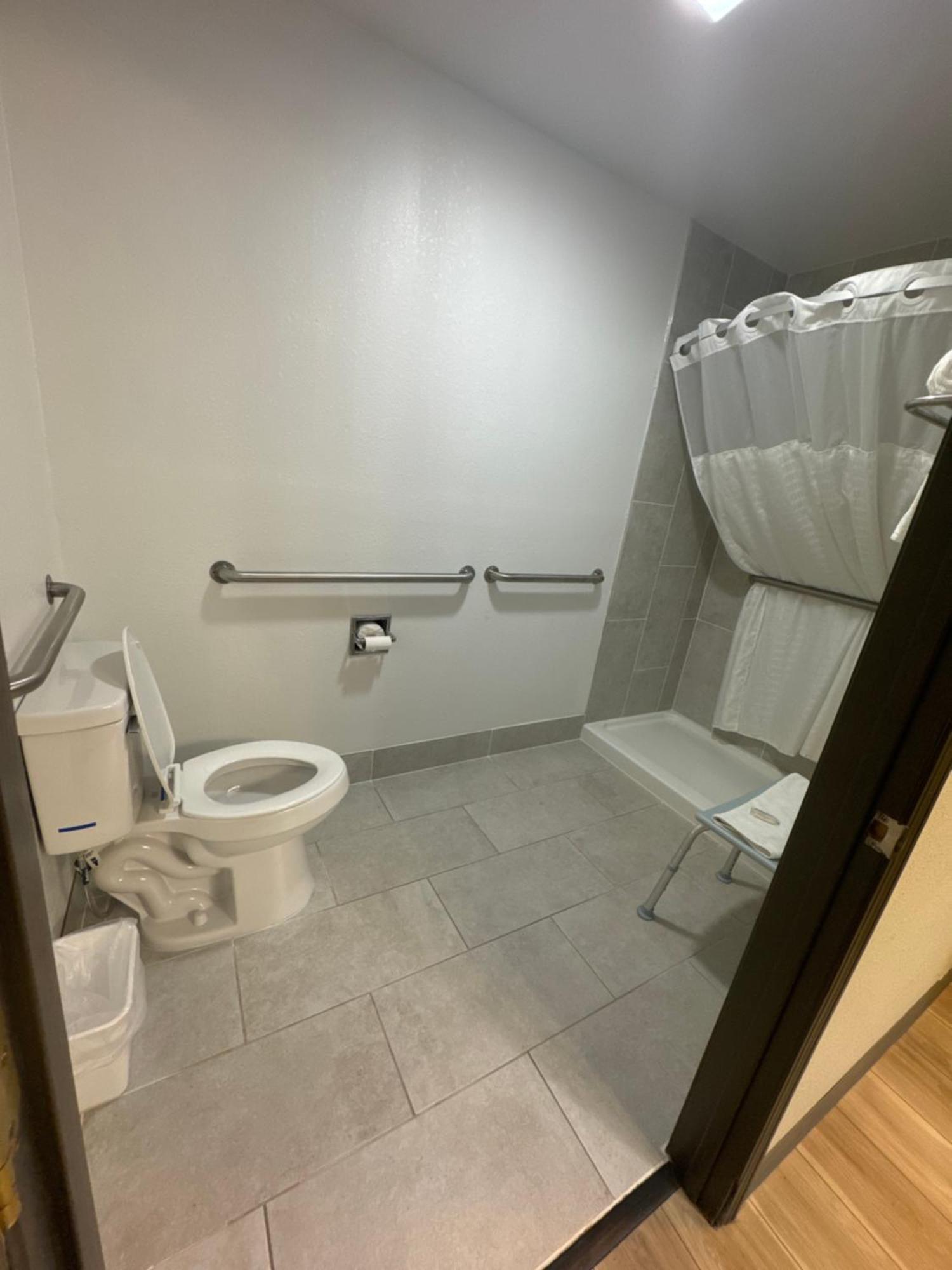 Days Inn By Wyndham Salina I-70 Luaran gambar