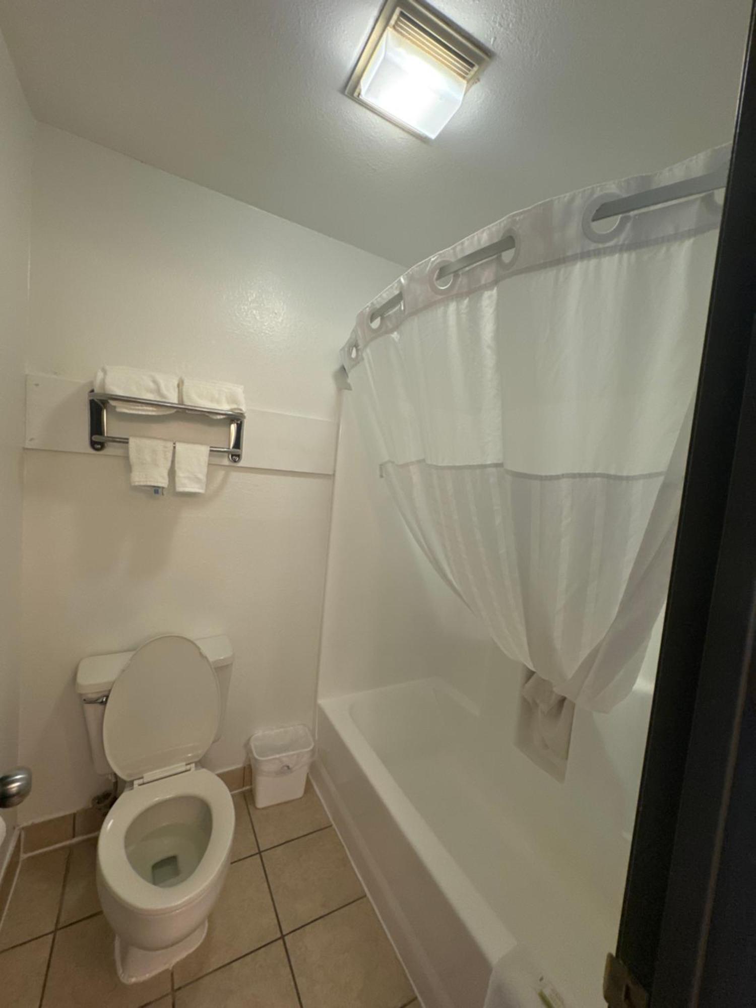 Days Inn By Wyndham Salina I-70 Luaran gambar