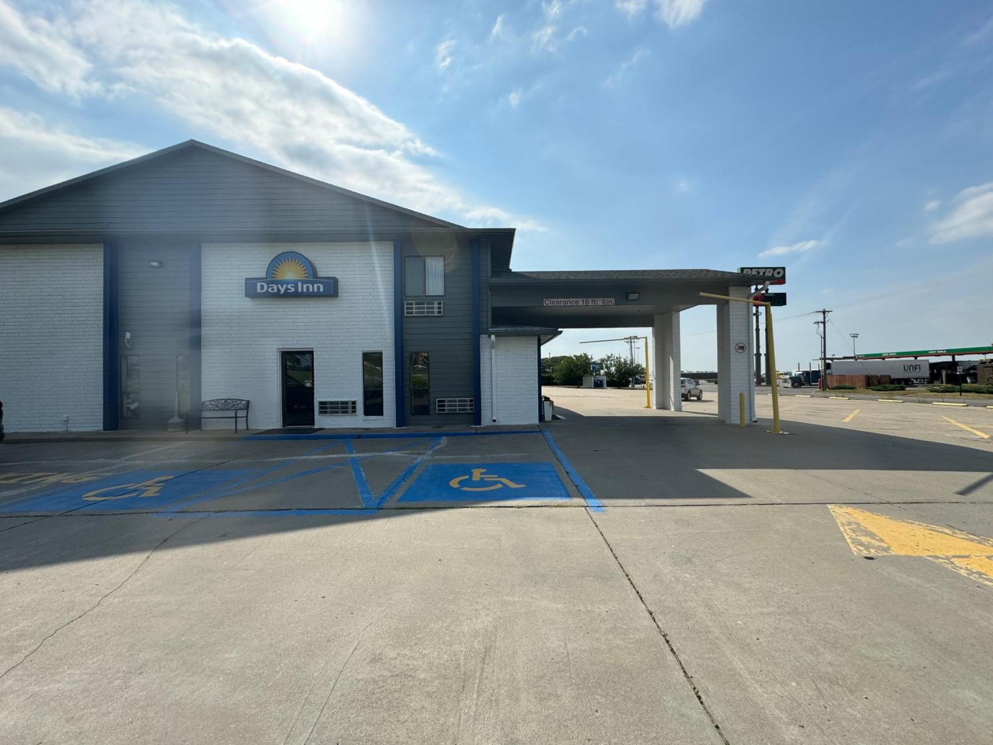 Days Inn By Wyndham Salina I-70 Luaran gambar