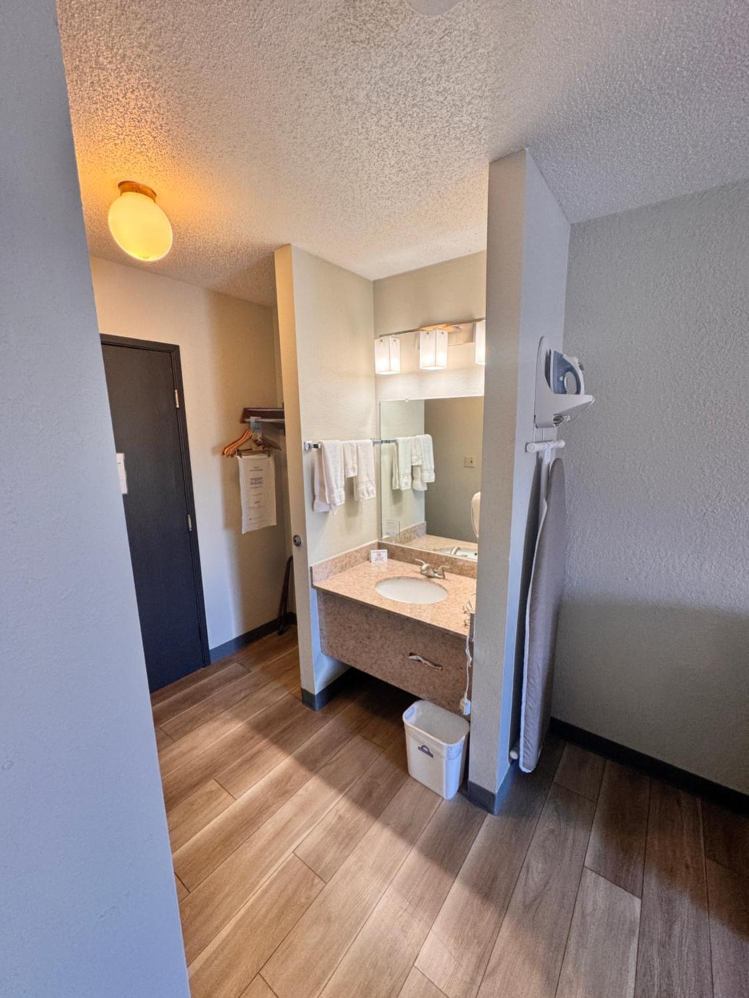 Days Inn By Wyndham Salina I-70 Luaran gambar