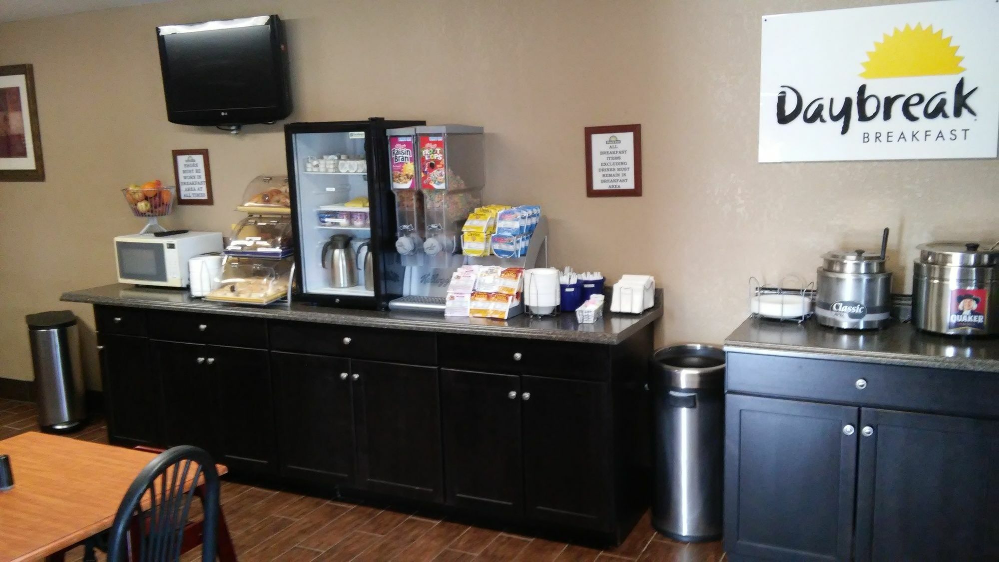 Days Inn By Wyndham Salina I-70 Luaran gambar